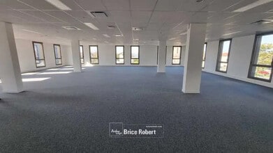 Bureau dans Décines-Charpieu à louer Photo intérieure- Image 1 de 7