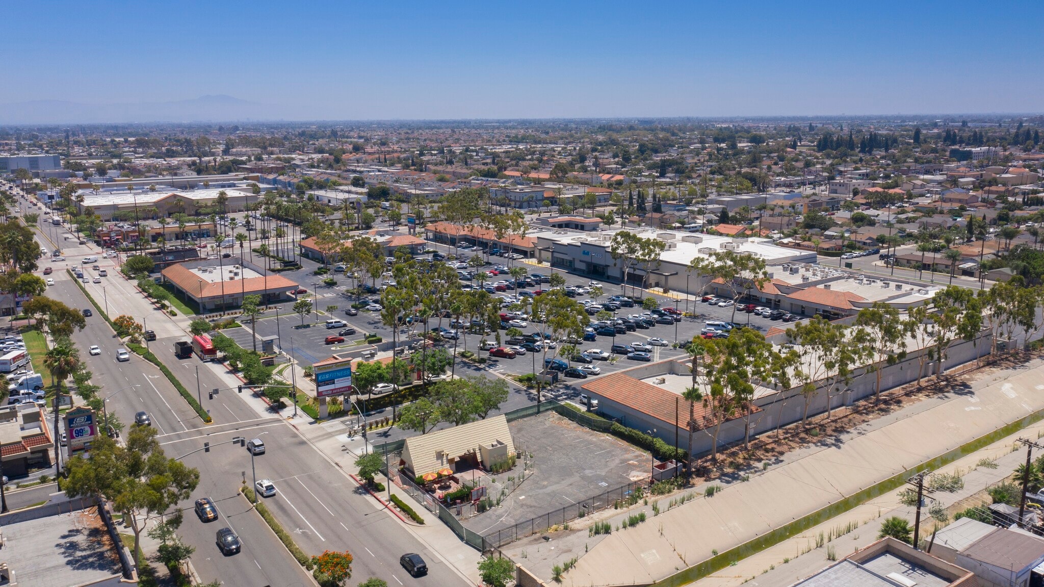 12090-12146 Carson St, Hawaiian Gardens, CA for lease Building Photo- Image 1 of 9