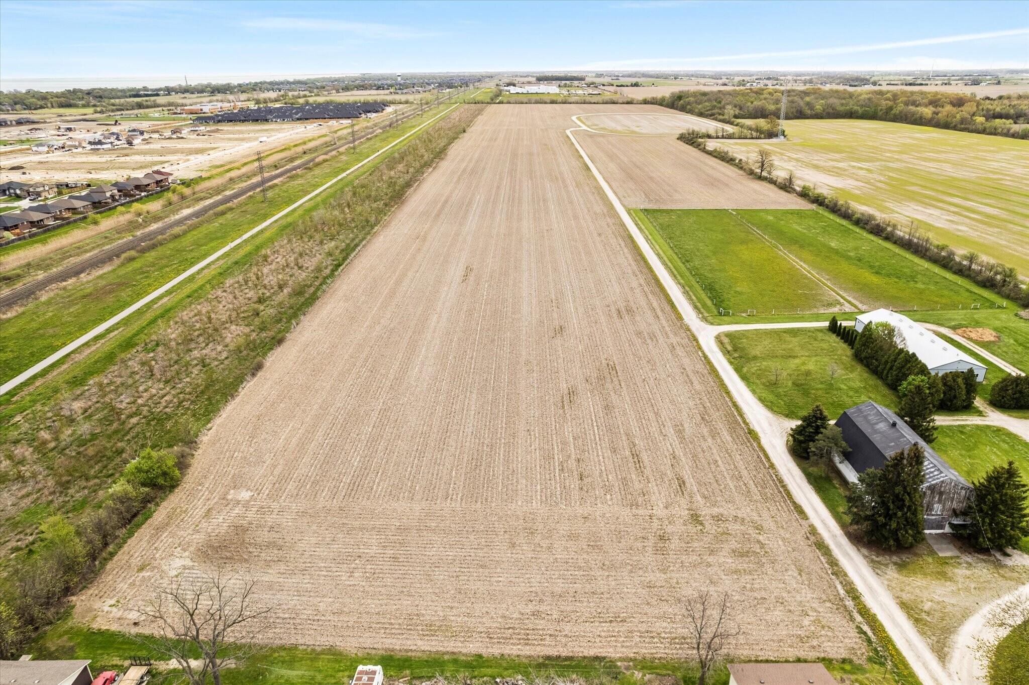 426-458 East Puce Rd, Lakeshore, ON à vendre Photo du bâtiment- Image 1 de 11