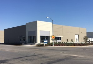 7415 Meany Ave, Bakersfield CA - Entrepôt