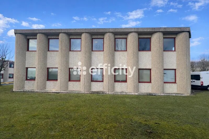 Office in Tremblay-en-France for sale Building Photo- Image 1 of 5