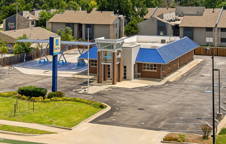 1212 W Lindsey St, Norman, OK for sale - Building Photo - Image 1 of 3