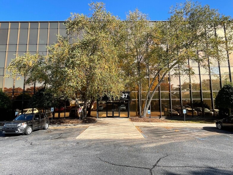 33 Villa Rd, Greenville, SC for lease - Building Photo - Image 3 of 14