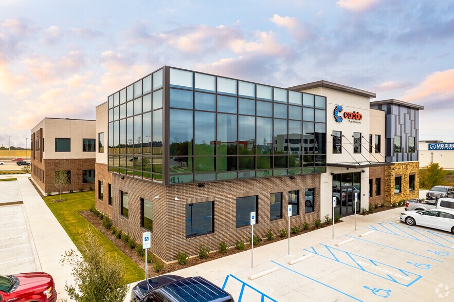 4324 Mapleshade Ln, Plano, TX à louer - Photo du bâtiment - Image 3 de 63