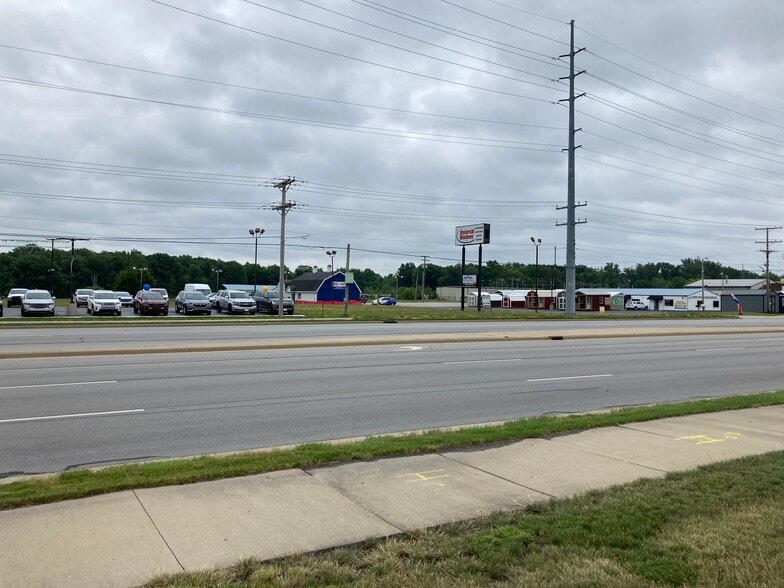 9116 Lima Rd, Fort Wayne, IN for sale - Building Photo - Image 3 of 5