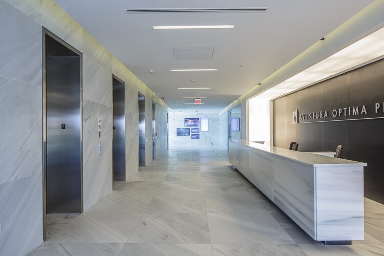 21550 Biscayne Blvd, Aventura, FL à louer - Hall d’entrée - Image 2 de 25