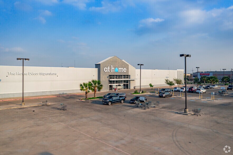 1600 W Kelly Ave, Pharr, TX à vendre - Photo du bâtiment - Image 2 de 5