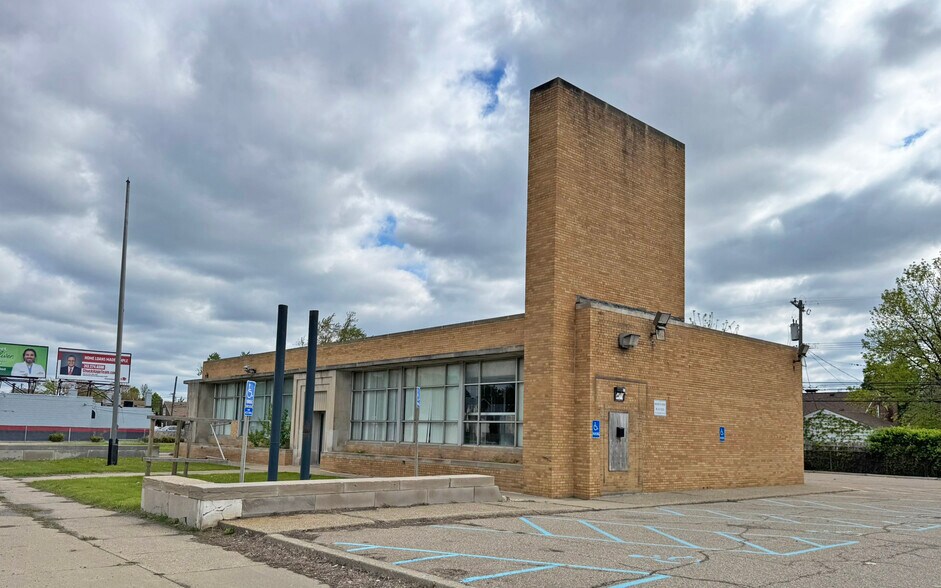 850 N Telegraph Rd, Dearborn, MI à vendre - Photo du bâtiment - Image 2 de 7