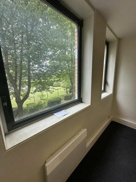 14 B Avenue Du Centaure, Cergy for lease - Building Photo - Image 3 of 6