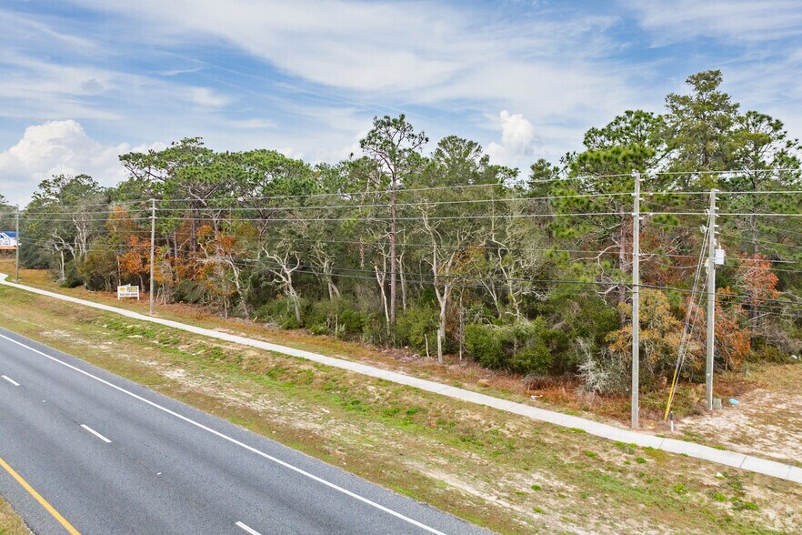 Prime Commercial Land Sale: Multi-Parcel portefeuille de 3 propriétés à vendre sur LoopNet.ca - Photo du bâtiment - Image 3 de 11