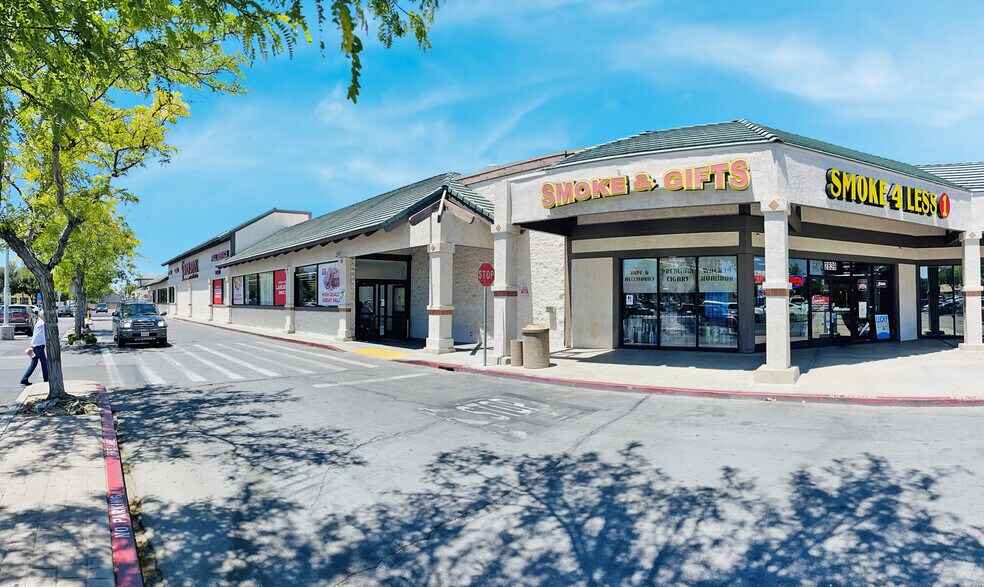 2701-2845 W Avenue L, Lancaster, CA à louer - Photo du bâtiment - Image 1 de 10