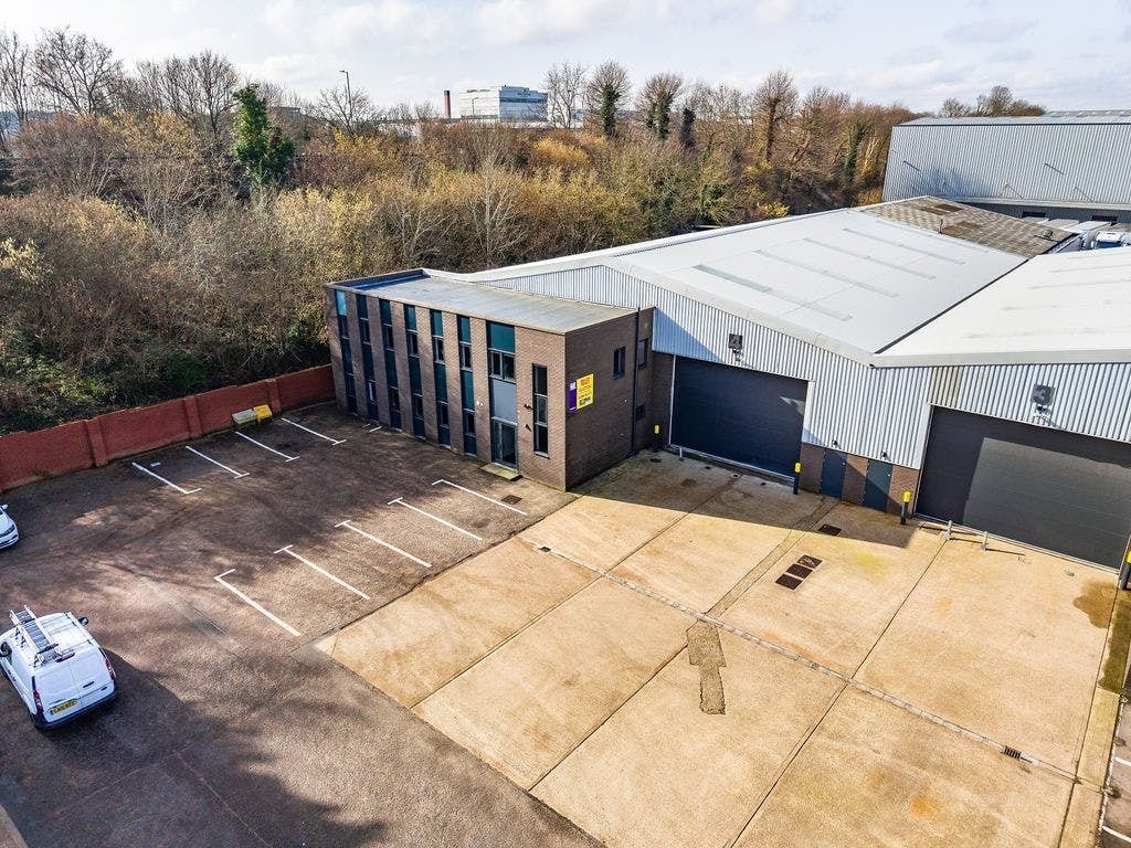 Units 3 & 4, Bracknell Business Centre, Downmill Rd, Bracknell for lease Building Photo- Image 1 of 5
