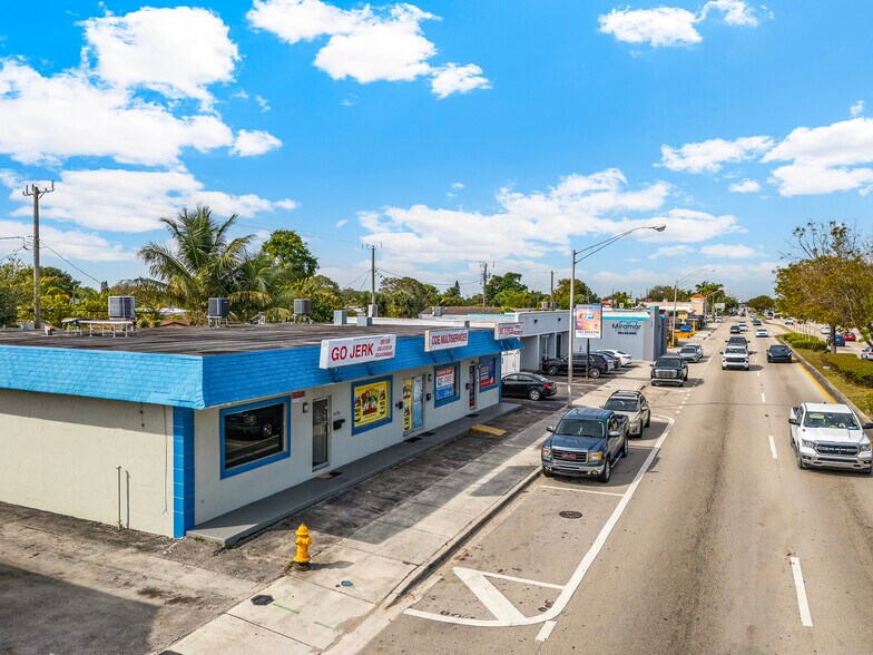 6438-6440 Pembroke Rd, Miramar, FL à vendre - Photo du bâtiment - Image 3 de 6