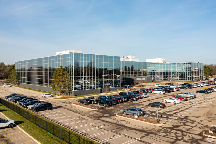 29777 Telegraph Rd, Southfield, MI for lease - Building Photo - Image 1 of 13