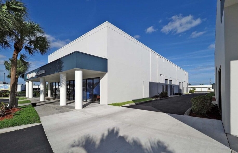 4700 N Dixie Hwy, Oakland Park, FL for lease - Building Photo - Image 3 of 14
