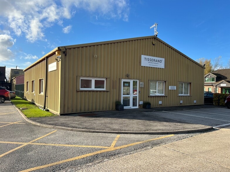 Presentation House, Reeds Lane, Sayers Common, Hurstpierpoint for lease - Building Photo - Image 2 of 4