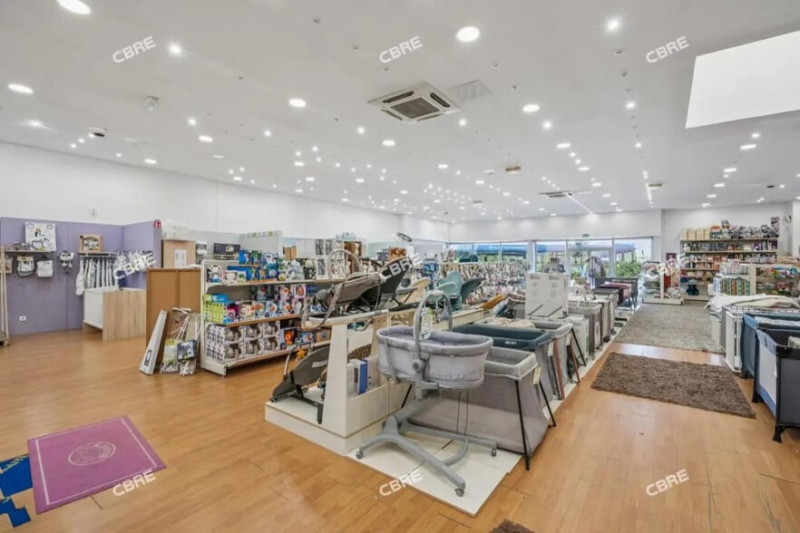 Flex in Sainte-Geneviève-des-Bois for lease - Interior Photo - Image 3 of 6