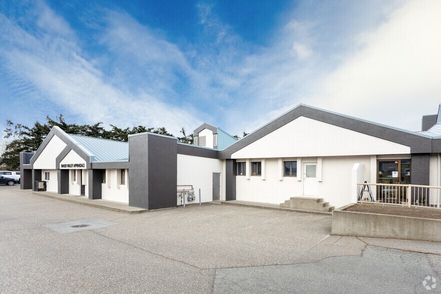 8337 Young Rd, Chilliwack, BC à louer - Photo du bâtiment - Image 3 de 5