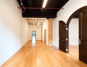 224-230 W Huron St, Chicago, IL à louer Photo intérieure- Image 1 de 2