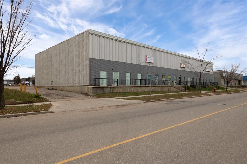 8219 Manning Av, Fort McMurray, AB for sale Primary Photo- Image 1 of 1