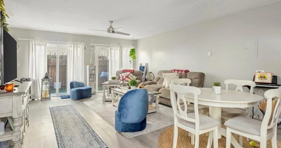 2859 W 235th St, Torrance, CA à vendre - Photo intérieure - Image 2 de 14