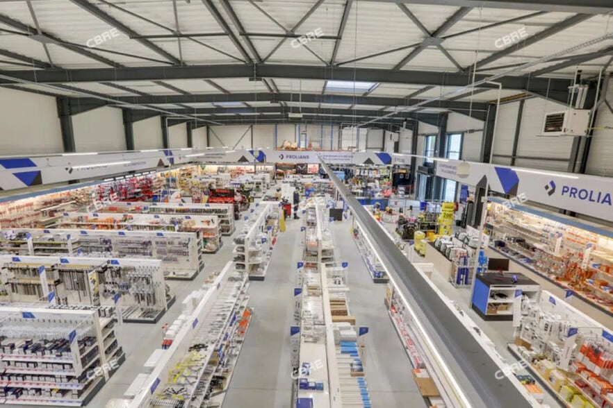 Office in Bondoufle for lease - Interior Photo - Image 2 of 5