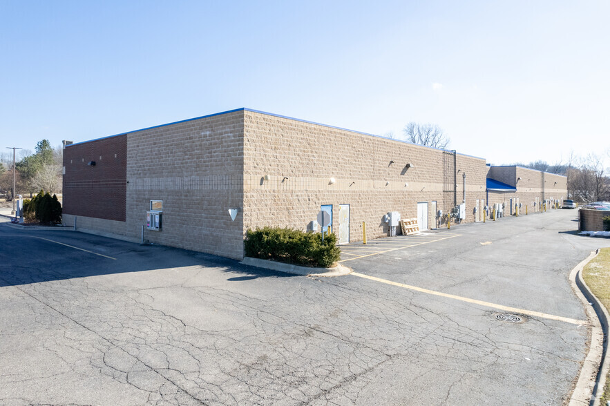 2330 S Milford Rd, Highland, MI for lease - Building Photo - Image 3 of 6