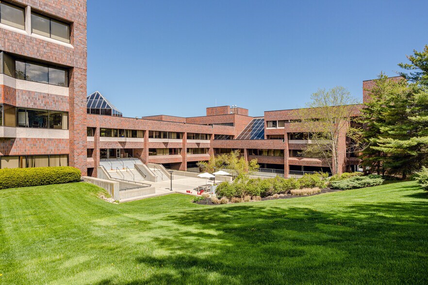 3 Allied Dr, Dedham, MA à louer - Photo du bâtiment - Image 3 de 23