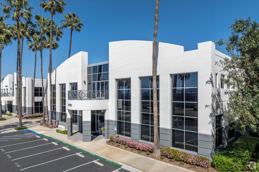 1700 Iowa Ave, Riverside, CA à louer - Photo principale - Image 1 de 7