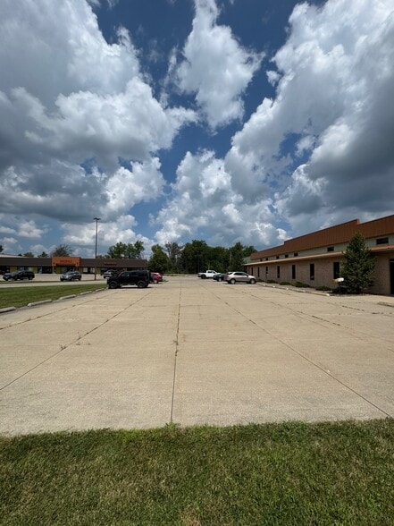 1000 Hedstrom Dr, Ashland, OH for lease - Building Photo - Image 3 of 24