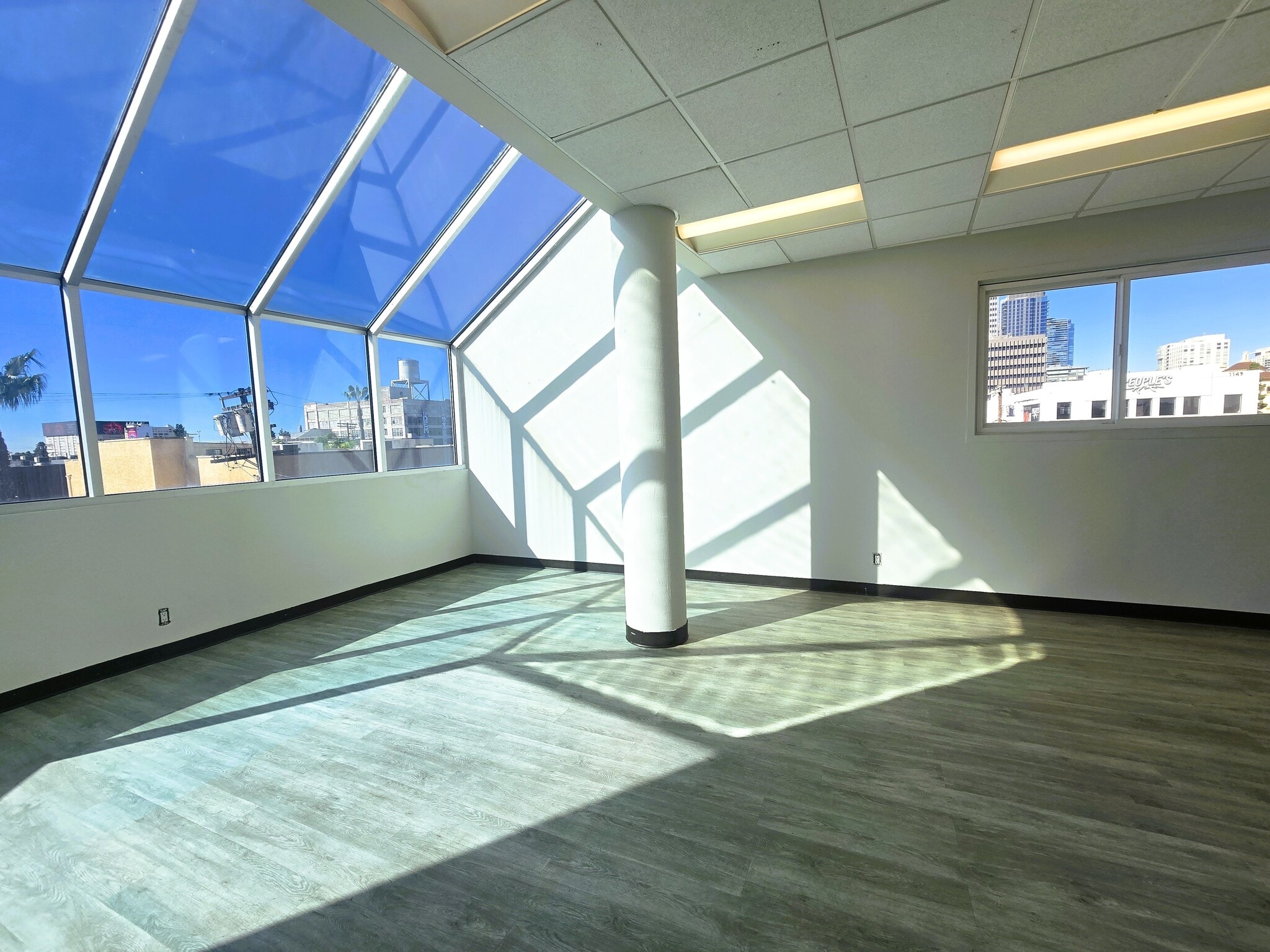 221 E 12th St, Los Angeles, CA for lease Interior Photo- Image 1 of 1