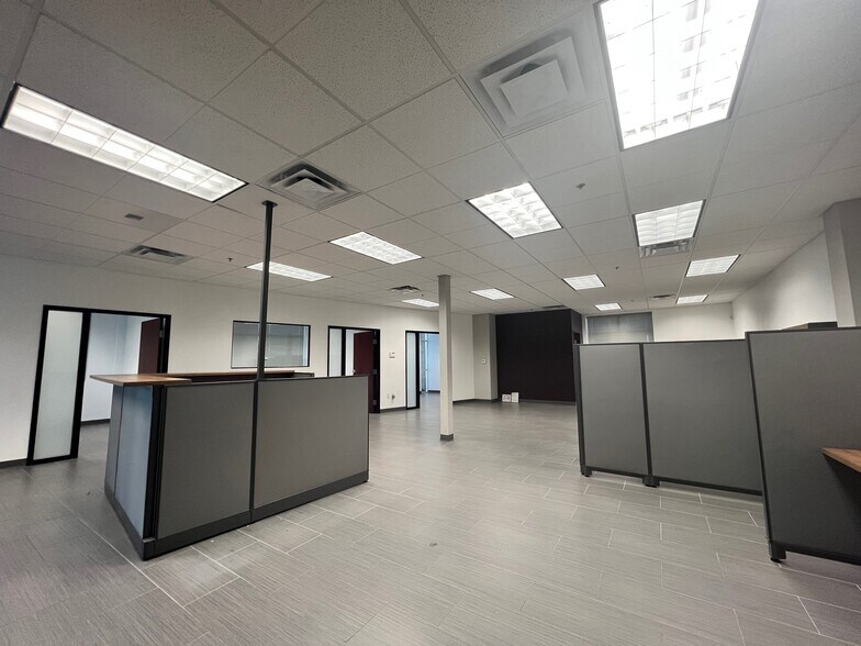 2401 W Glendale Ave, Phoenix, AZ à louer - Photo intérieure - Image 2 de 13