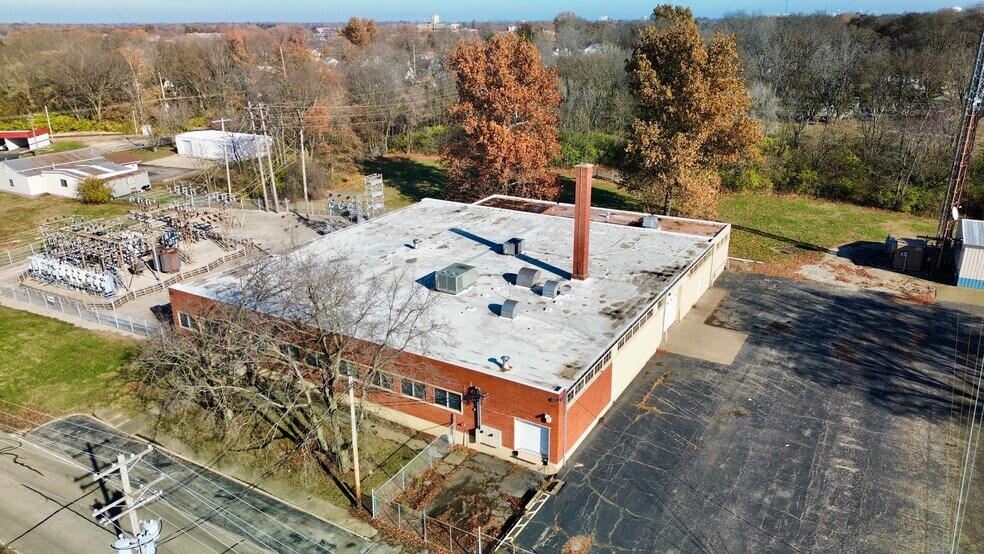 2044 N Walnut Grove Ave, Decatur, IL for lease - Building Photo - Image 2 of 22
