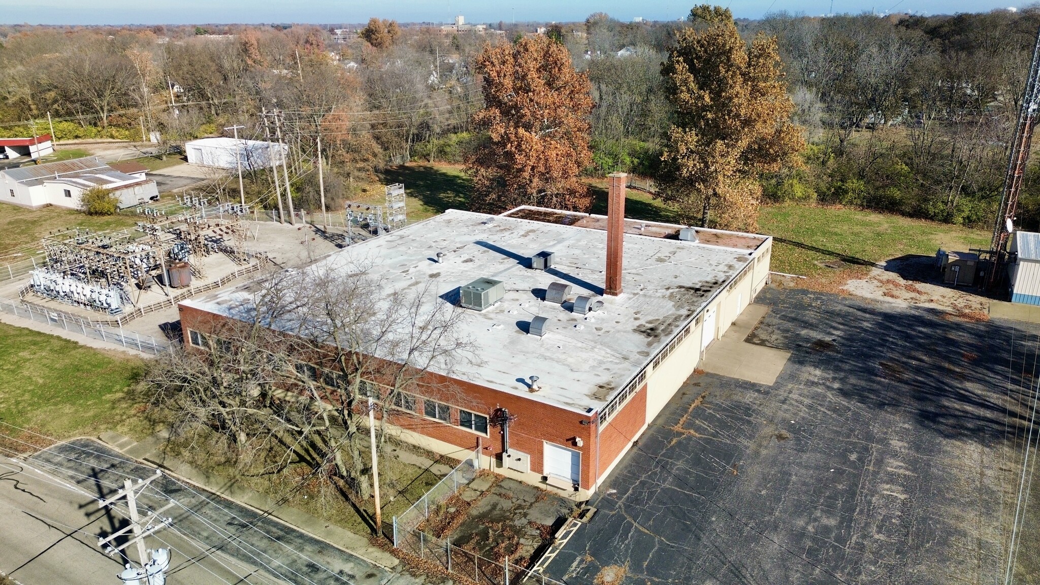 2044 N Walnut Grove Ave, Decatur, IL for lease Building Photo- Image 1 of 23