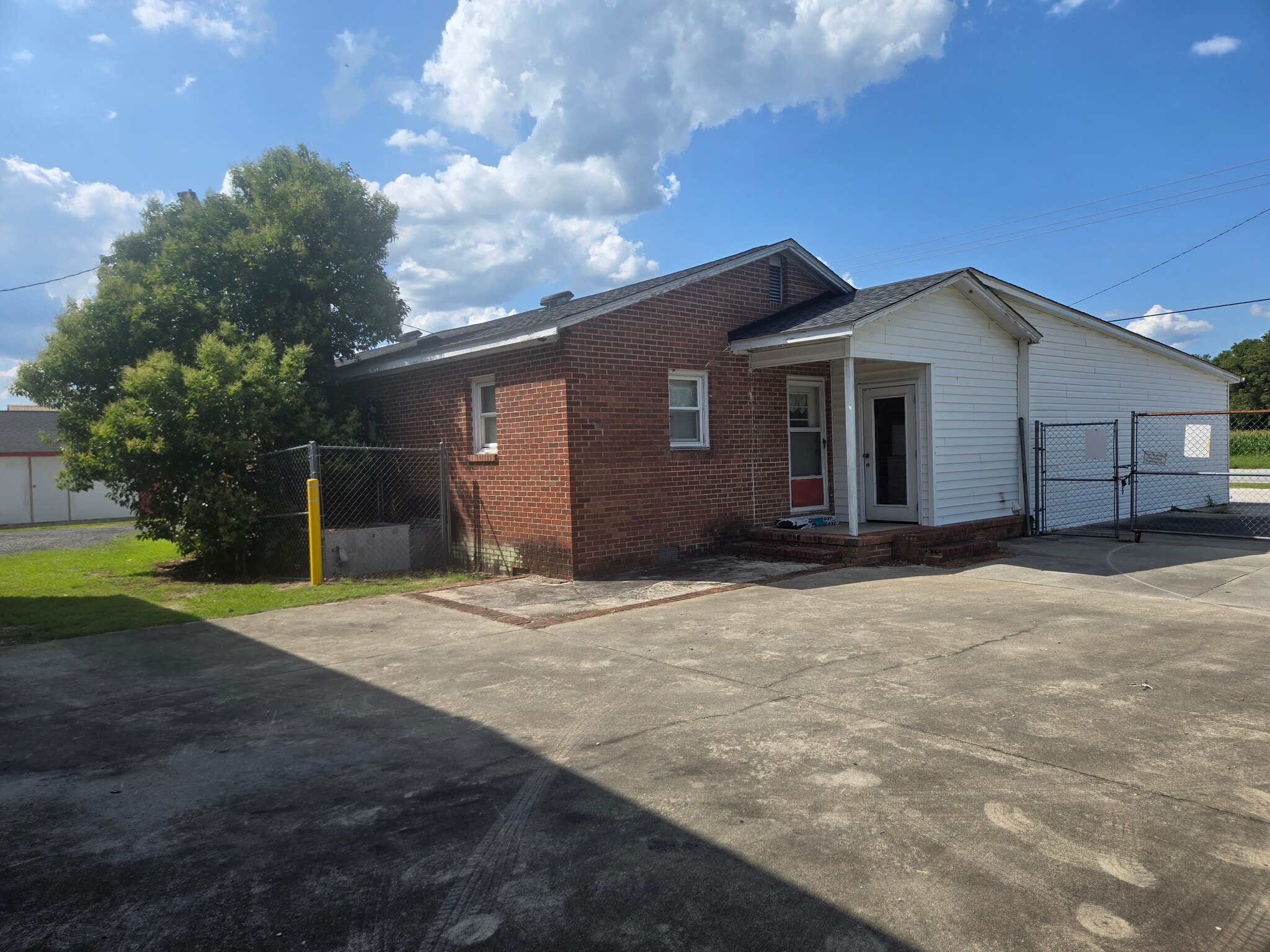 817 W Bobo Newsom Hwy, Hartsville, SC for lease Interior Photo- Image 1 of 9