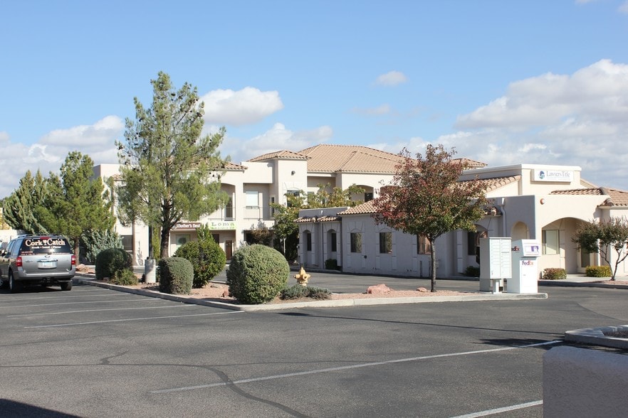 1750 E Villa Dr, Cottonwood, AZ for lease - Primary Photo - Image 1 of 28