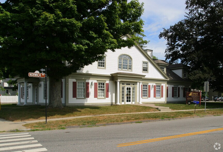 63 Norwich Ave, Colchester, CT à louer - Photo du bâtiment - Image 2 de 3