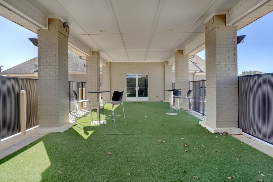 809 Woodrow Wilson Ray Cir, Bridgeport, TX à vendre - Photo du bâtiment - Image 2 de 10