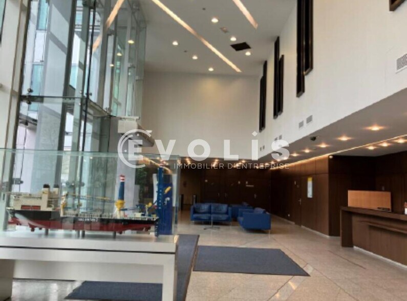 8 Avenue De Lunca, Montigny-le-Bretonneux for lease - Lobby - Image 2 of 7