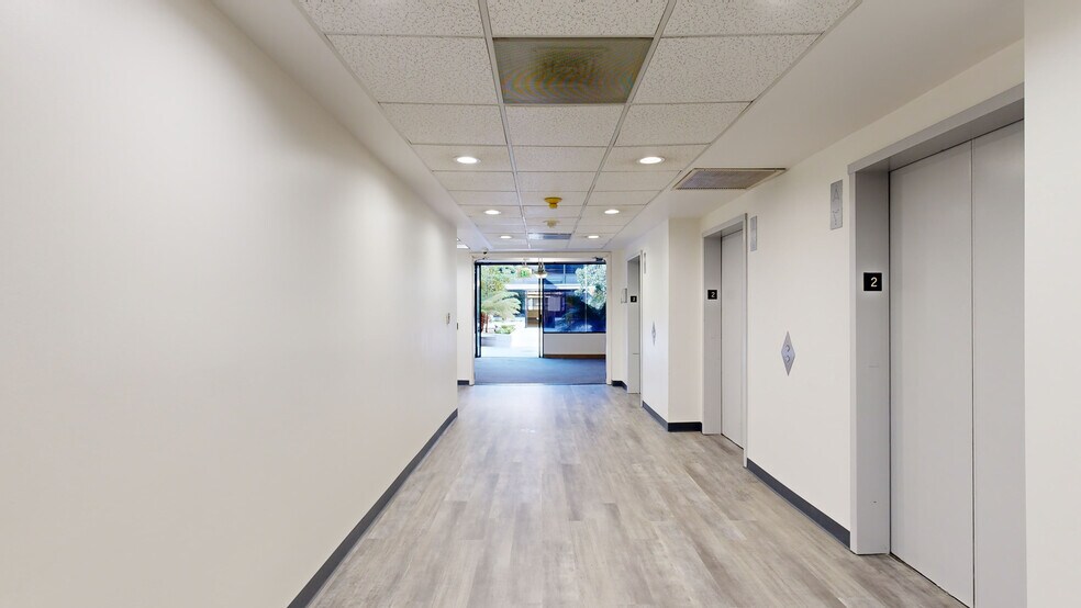 5757 W Century Blvd, Los Angeles, CA à louer - Numérisation 3D de Matterport - Image 3 de 34
