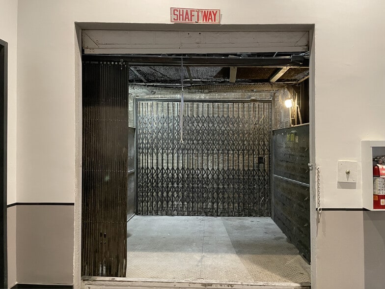 538 Johnson Ave, Brooklyn, NY à louer - Photo du bâtiment - Image 3 de 10