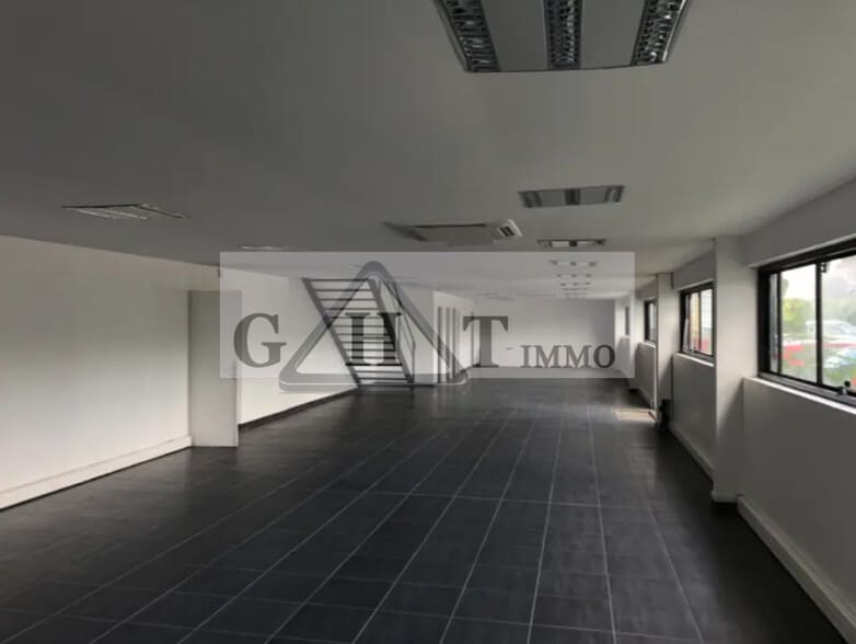 Industrial in Argenteuil for sale - Interior Photo - Image 3 of 3