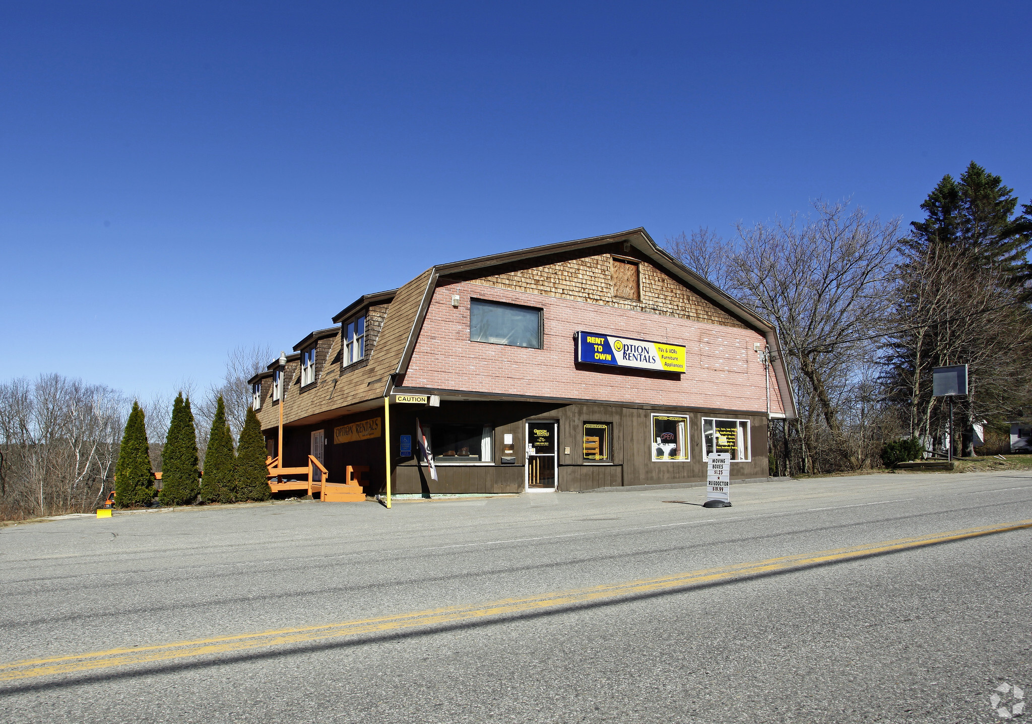 715 Maine Ave, Farmingdale, ME for sale Primary Photo- Image 1 of 1