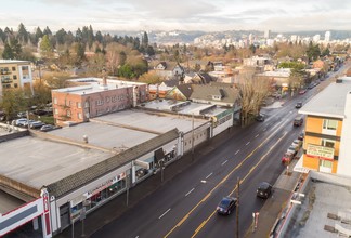 Plus de détails pour 2626 E Burnside St, Portland, OR - Vente au détail à vendre