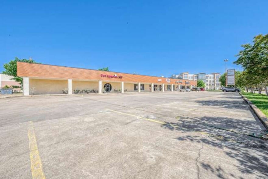 18027-18055 Point Lookout Dr, Houston, TX à louer - Photo du bâtiment - Image 3 de 4