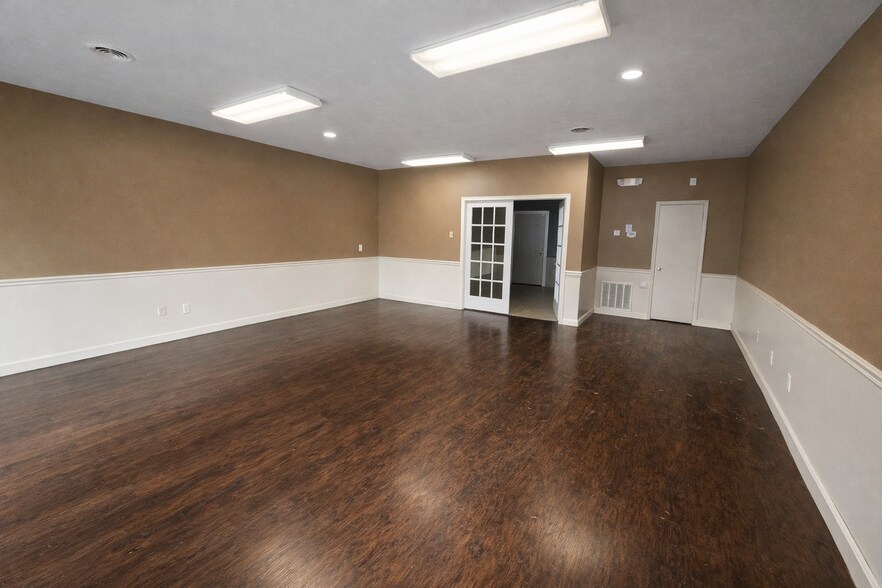 219-239 N Parkway, Jackson, TN à louer - Photo du bâtiment - Image 2 de 11