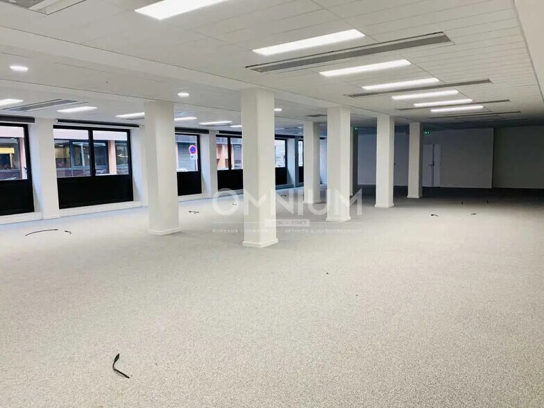 Flex dans Lyon à louer - Photo du bâtiment - Image 3 de 6