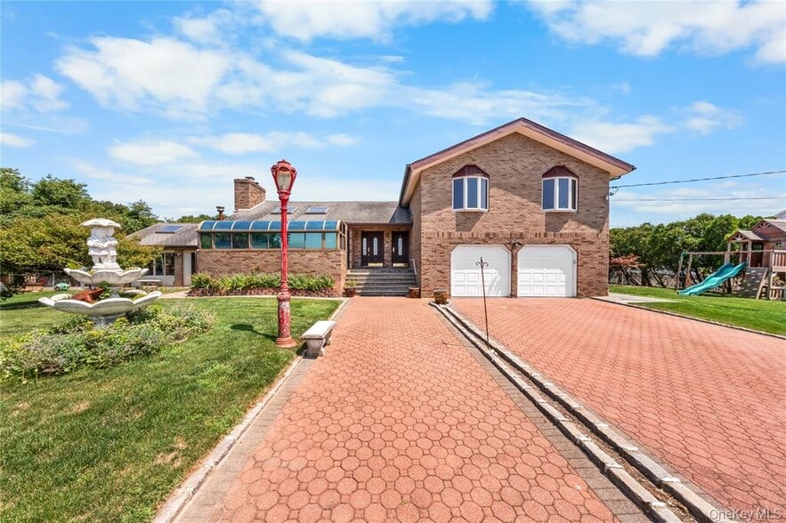 1 Grandview Dr, Shirley, NY for sale - Building Photo - Image 2 of 9