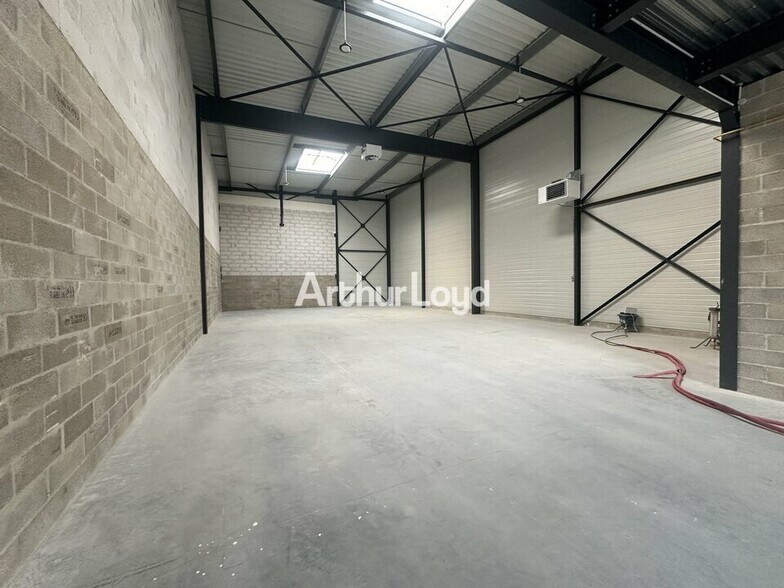 Flex in Reims for lease - Building Photo - Image 2 of 13