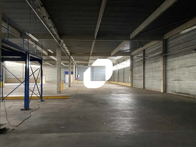 Office in Carbon-Blanc for lease - Interior Photo - Image 3 of 13